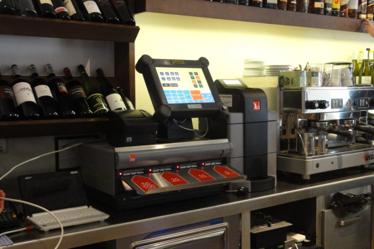 Telsystem-instala-Cashguard-en-ba-de-tapas-Txirimiri