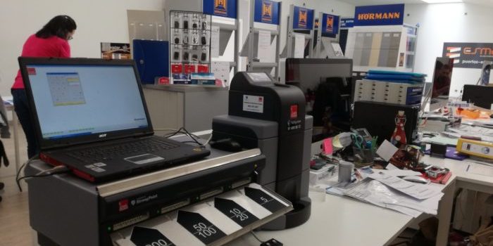 Instalacion cajon inteligente CashGuard en Tienda Automatismos Esma Telsystem distribuidor oficial Cashguard en Automatismos Esma