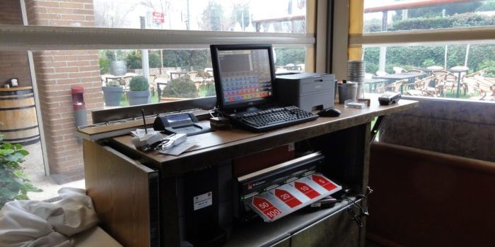 Instalacion cajon inteligente CashGuard en Restaurante Urogallo Telsystem distribuidor oficial Instalacion CashGuard en restaurante Urogallo