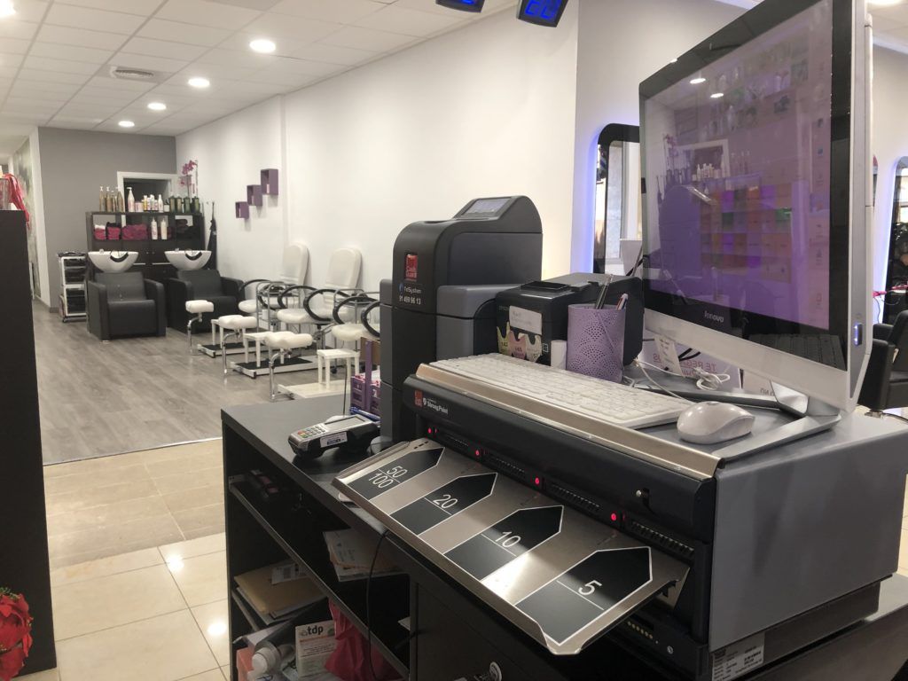 Instalación-de-CashGuard-en-centro-de-estética-y-belleza-DepilBeauty-Telsystem-distribuidor-oficial-CashGuard-2-1 Instalación-de-CashGuard-en-centro-de-estética-y-belleza