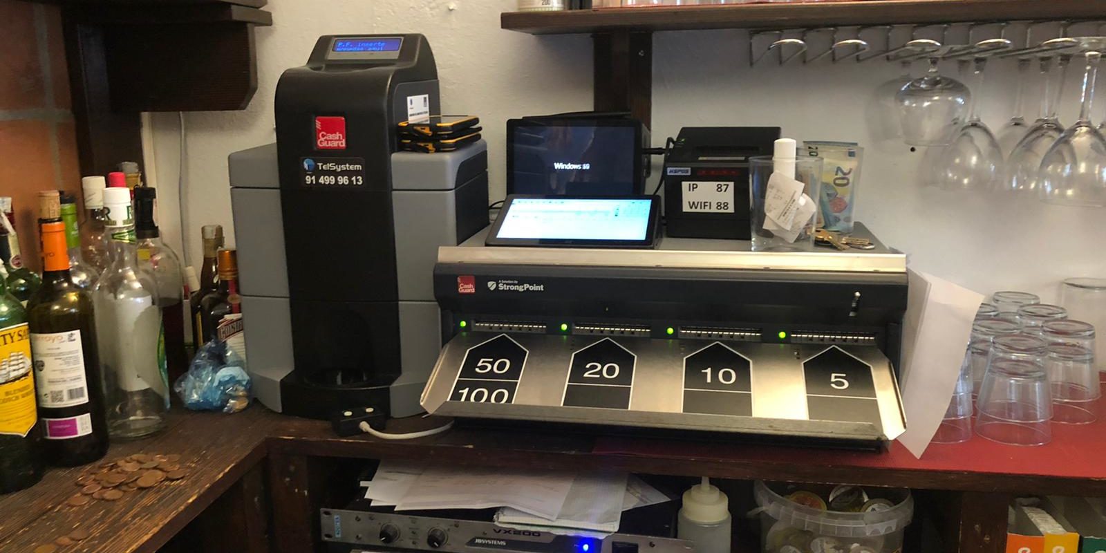 Instalación-de-CashGuard-en-marisquería-La-Almadraba-Telsystem-distribuidor-oficial Instalación-de-CashGuard-en-marisquería