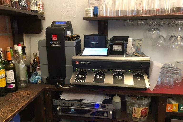 Instalación-de-CashGuard-en-marisquería