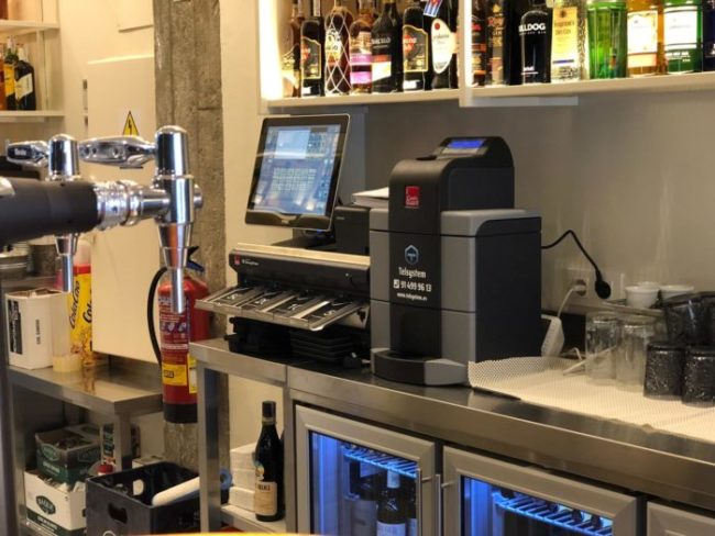 Instalación-cajón-inteligente-CashGuard-en-Restaurante-Mooser