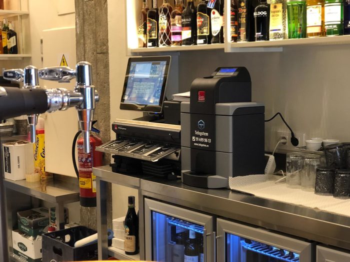 Instalación cajón inteligente CashGuard en Restaurante Mooser | Telsystem distribuidor oficial Instalación-cajón-inteligente-CashGuard-en-Restaurante-Mooser