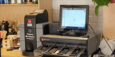 Instalacion-del-cajon-inteligente-CashGuard-en-Cafeteria cajón-inteligente-cafeteria-restaurante