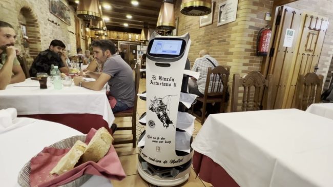 Mejora la experiencia de tus clientes con nuestros robots camareros para hostelería Mejora la experiencia de tus clientes con nuestros robots camareros para hostelería